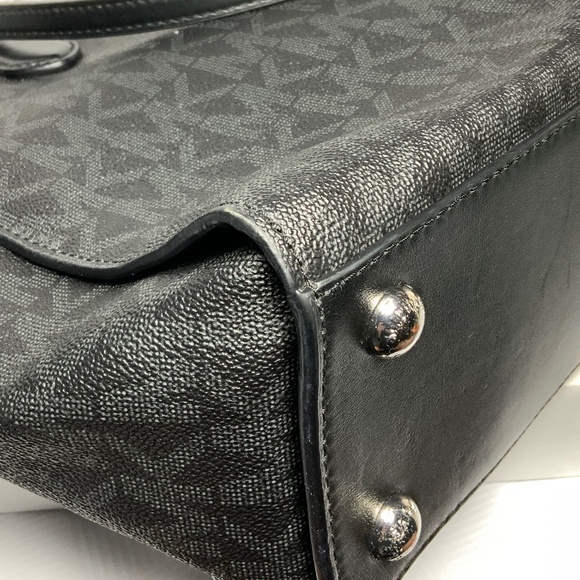 Michael Kors Signature Dee Dee Tote - Picture 12 of 16